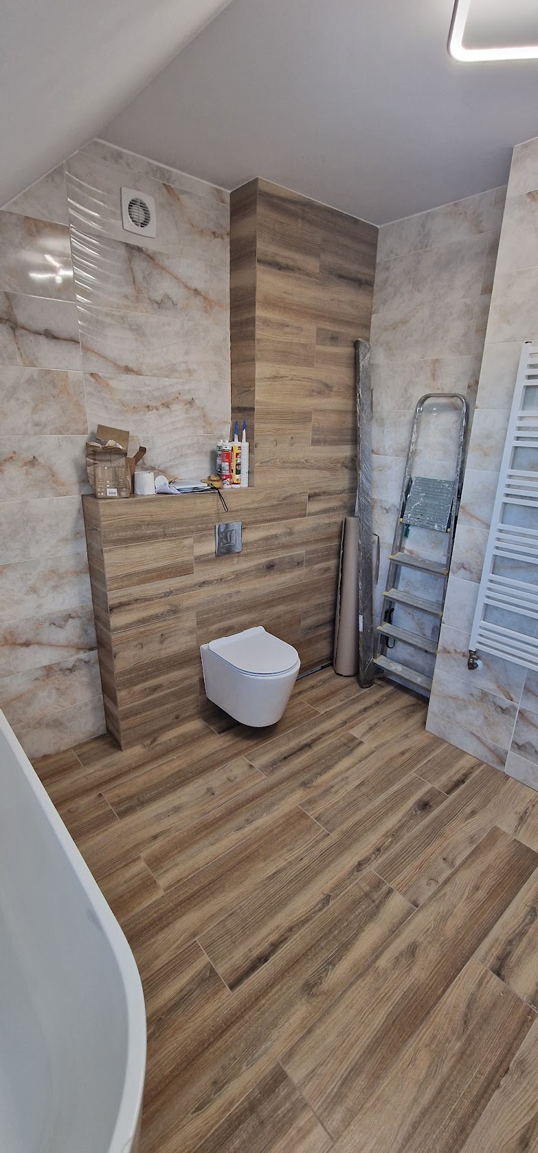 Łazienka drewnopodobna wykończenia